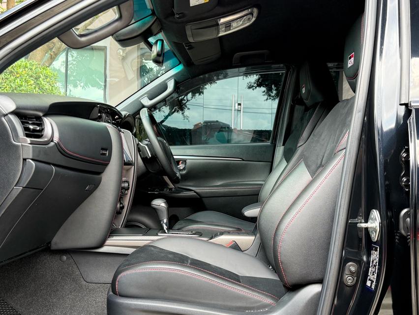 2023 TOYOTA FORTUNER 2.8 GR SPORT 4WD รถมือเดียวออกป้ายแดง รถวิ่งน้อย ประวัติศูนย์ครบ รถไม่เคยมีอุบัติเหตุครับ รูปที่ 13