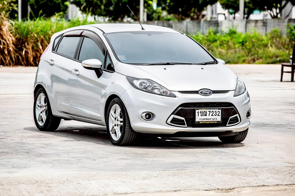 Ford Fiesta 1.5 Sport 5 ประตู สีเทา เกียร์ออโต้ ปี 2010 สวย สภาพดี