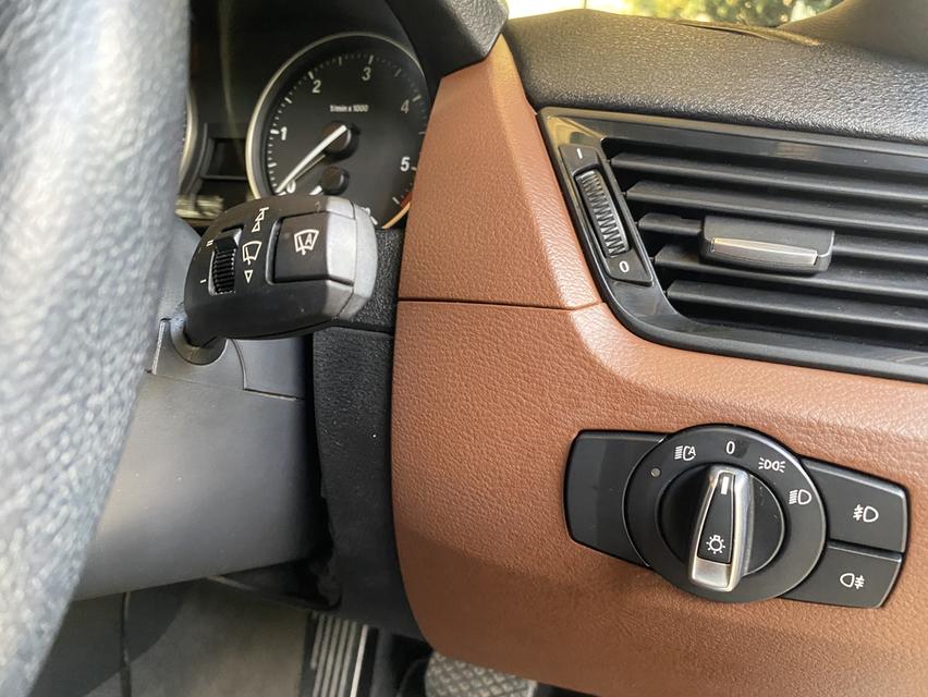 BMW X1 E84 จดทะเบียนปี 2014 เครื่องยนต์ดีเซล ประหยัดน้ำมัน 6