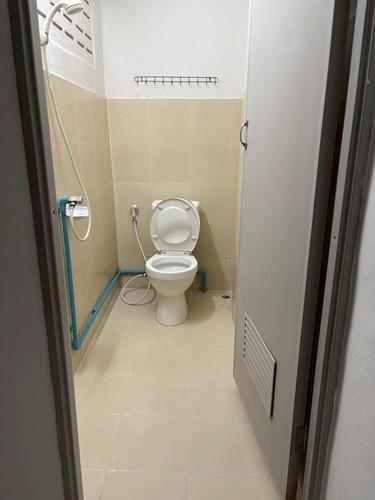 U1392 ให้เช่าอาคารพาณิชย์ 3 ชั้น ถนนเสรีไทย บ้านเปล่า ทำเลดีเดินทางสะดวกเข้าออกได้หลายทาง 2