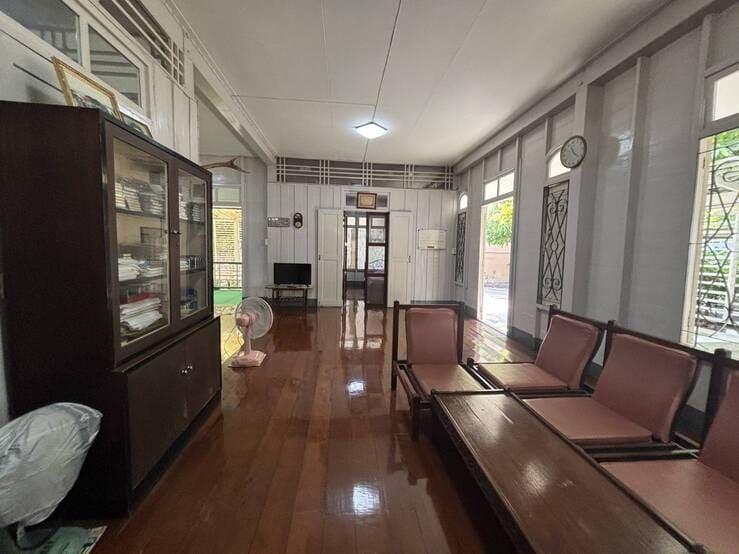 ขายที่ดินพร้อมบ้าน ติดถนนซอยเจริญนคร 78 ขนาด 256.4 ตารางวา สนใจติดต่อ 0858289454 5