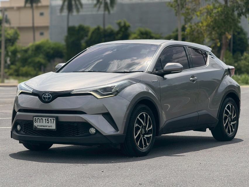 Toyota C-HR Hybrid HV TOP ปี 2018 สีเทา ออโต้ สภาพเยี่ยม ป้ายแดง มือเดียว