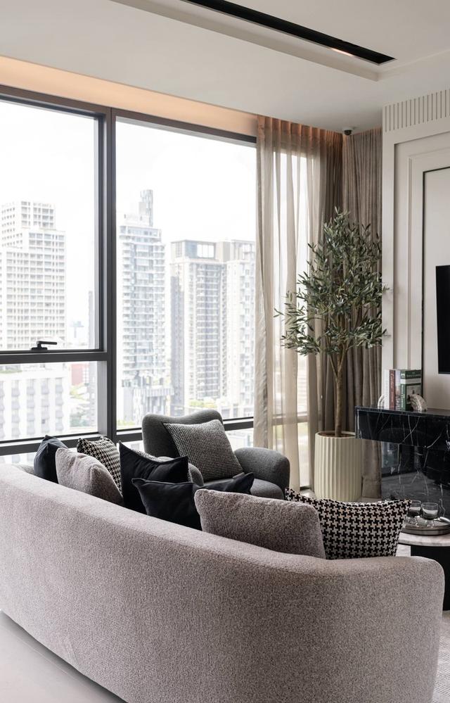 Beautiful unit in Thonglor for Sale or Rent 1