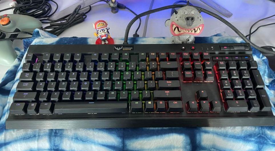 Corsair K70 RGB (Red Switch) 3