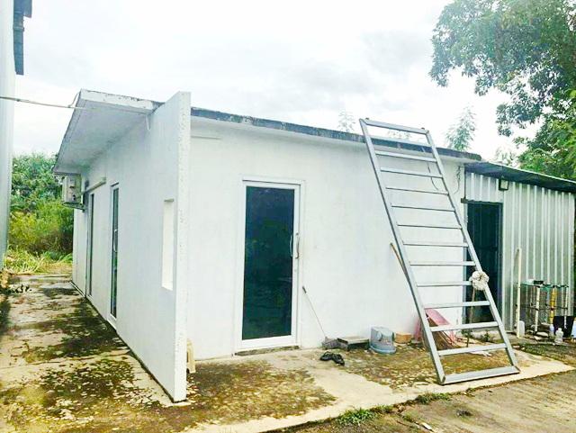 ให้เช่าโรงงาน พร้อมออฟฟิศบางละมุง-ชบุลรี. ขอใบรง.4ได้ ตลาดสดเขาไม้แก้ว 1.4 กม. พื้นที่สีเหลือง 1,800 ตร.ม. รร.นานาชาติรั 4