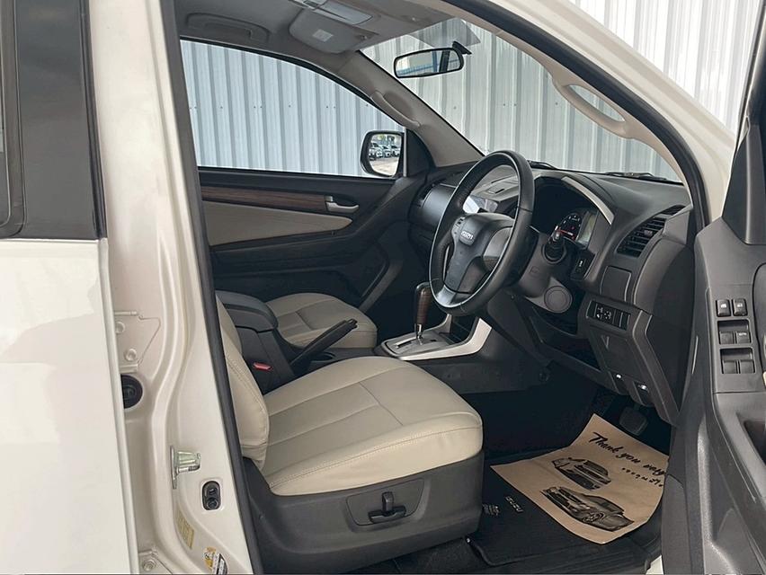 Isuzu  Mu-X 3.0 DVD NAVI ดีเซล เกียร์ออโต้  ปี2015 11