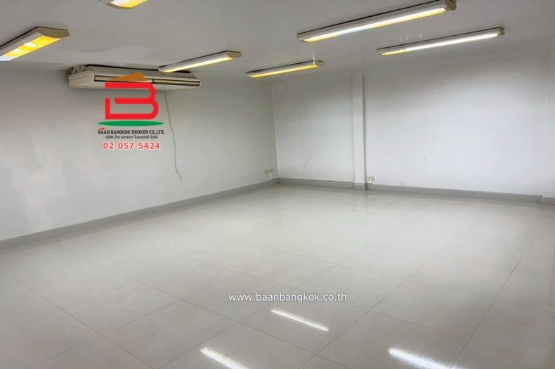 ให้เช่า โกดัง ซอยโกสุมรวมใจ 3 (ซอย 3 แยก 2) เนื้อที่ 84 ตรว. ใกล้สำนักงานเขตดอนเมือง ถนนวิภาวดี-รังสิต แขวงทุ่งสองห้อง เขตบางเขน กรุงเทพฯ 8