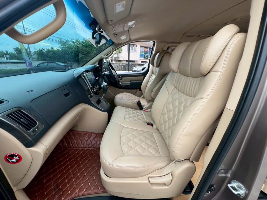 ปี 2014 HYUNDAI GRAND STAREX, 2.5 VIP โฉม ปี10-18 สีน้ำตาล เกียร์ออโต้ เครื่องดีเซล 15