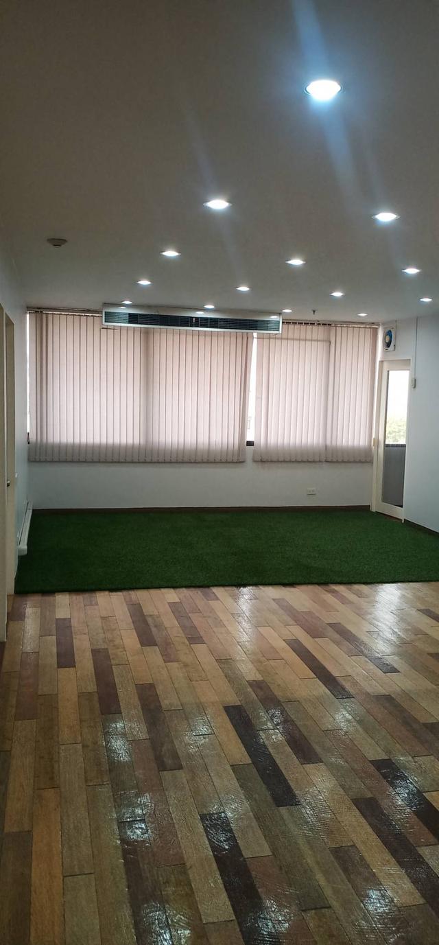 ออฟฟิสสำนักงาน ในย่านธุรกิจ 2