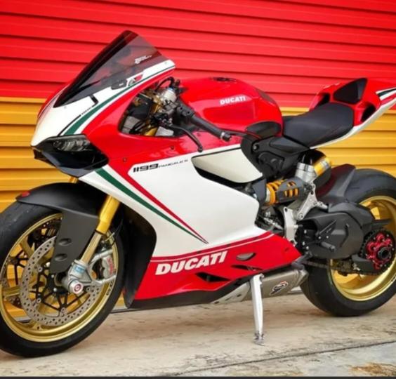 Ducati Panigale แดงขาว 2