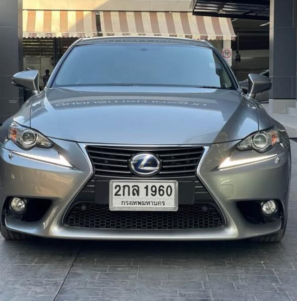 Lexus IS 300h มือสอง 4