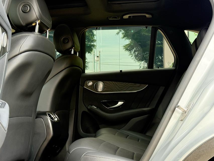 2022 BENZ GLC 220D AMG รถมือเดียวออกป้ายแดง รถวิ่งน้อย เข้าศูนย์ทุกระยะ ไม่เคยมีอุบัติเหตุครับ 14
