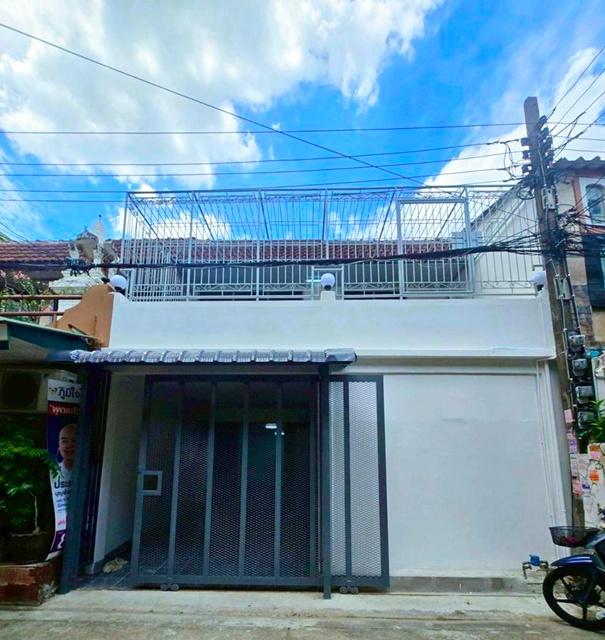 ประชาราษฏร์บำเพ็ญ 11-18 MRT ห้วยขวาง 500ม. ตลาดสดห้วยขวาง 1.4 กม.ทาวน์เฮ้าส์ 2 ชั้น รีโนเวทใหม่ แหล่งช้อปปิ้ง หาของกินง่ 1