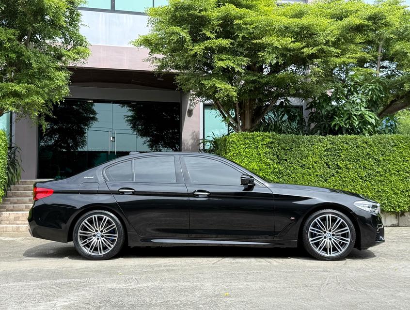 2018 BMW 530e MSPORT รถมือเดียวออกป้ายแดง รถวิ่งน้อยเพียง 80,000 กม เข้าศูนย์ตามระยะ รถไม่มีอุบัติเหตุครับ