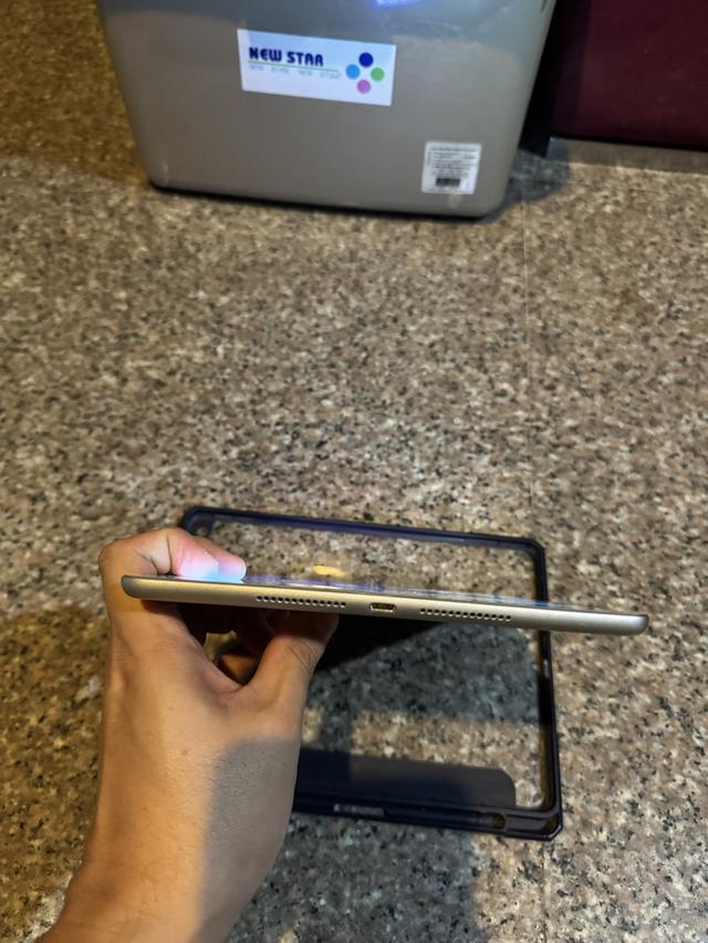 ขายiPadGen8สีหายากSilver128กิ๊กWifi Celluer ใส่ซิมได้สภาพสวยใช้งานดีถูกๆ 4