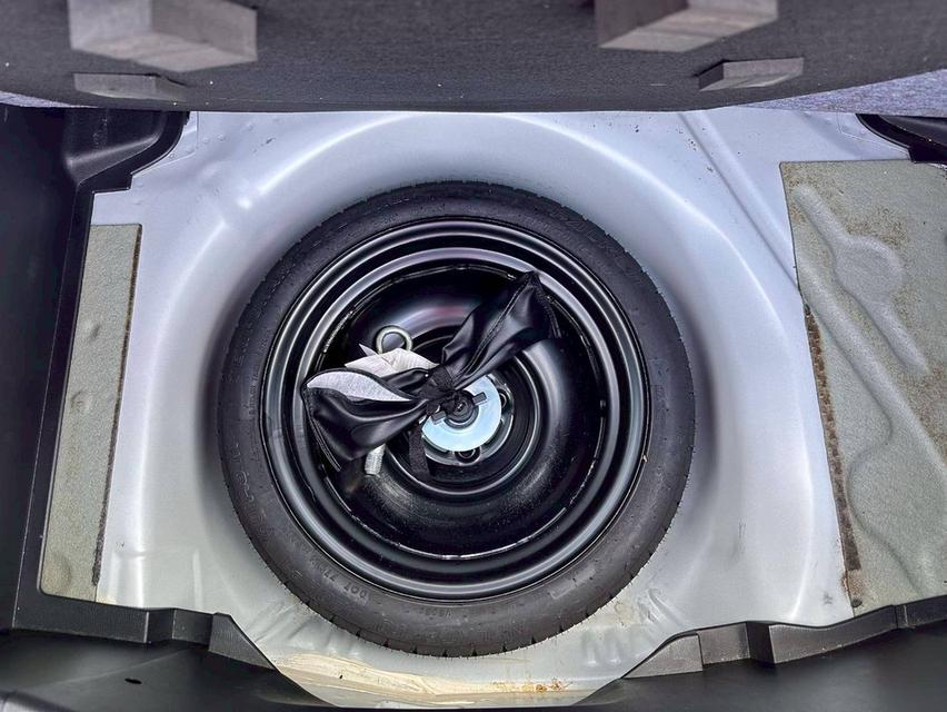 Mazda2 Skyactive 1.3 Sport High connect hatchback เกียร์ Auto สีขาวมุก ปี2018 18