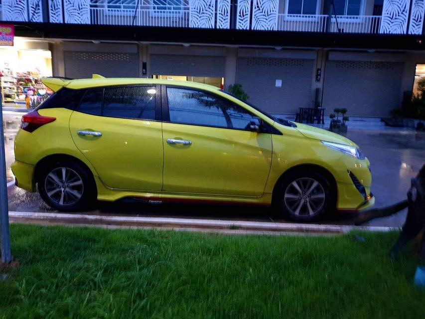 รถยาริส รุ่นท๊อป G+ สีเขียวมะนาว 4