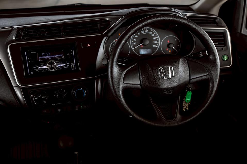 Honda City 1.5S ปี 2018 สีเทา มือเดียวป้ายแดง  17