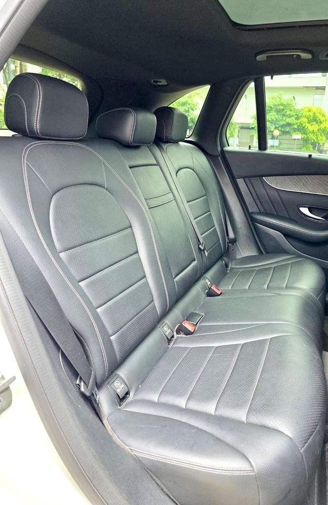 Mercedes-Benz GLC 220d Amg สีขาว ปี 2020 ไมล์ 100,000กม. 10