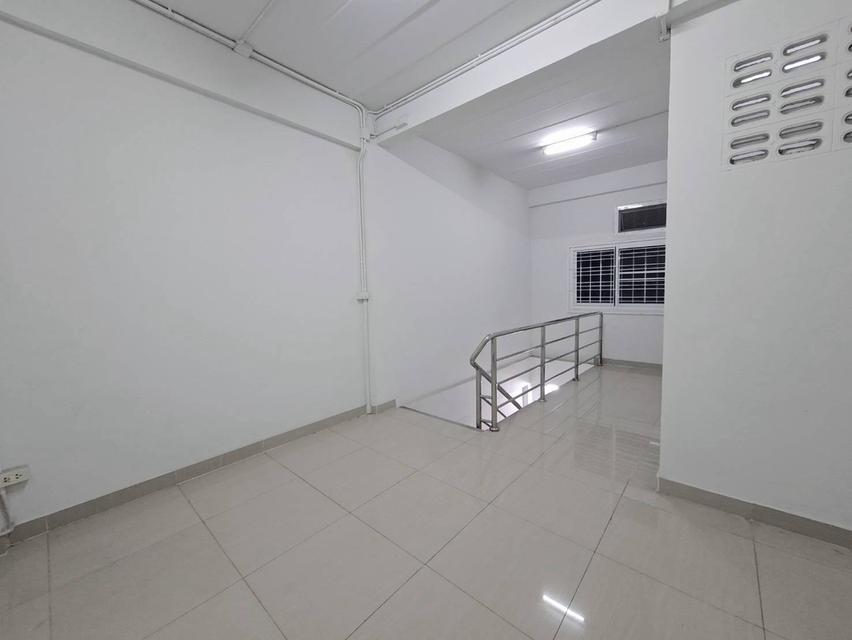 ให้เช่าอาคารพาณิชย์ 2 ชั้น ติดถนนลาดกระบัง ใกล้สนามบินสุวรรณภูมิ (N.2370) 10