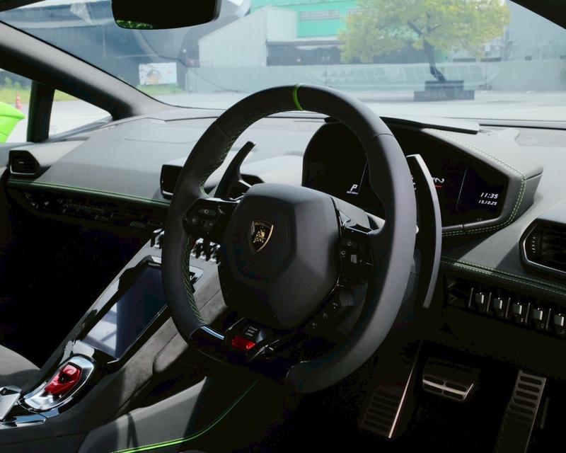Lamborghini Huracan Tecnica 2024 สีเขียว รถยังเป็นป้ายแดงจดชื่อแรกได้เลย วารันตีครบ รูปที่ 7