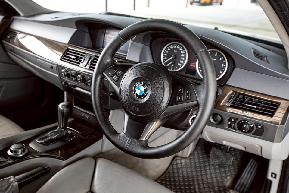 Bmw 525i ปี 2008 สีเทา สวยสภาพดี  14