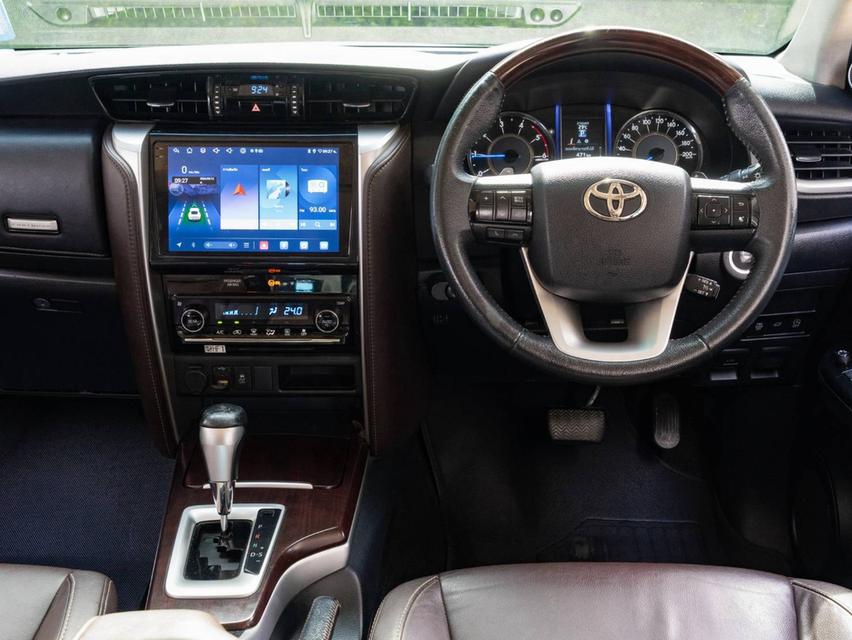 TOYOTA FORTUNER 2.8V 2WD ปีจด 2016 รูปย่อยที่ 3