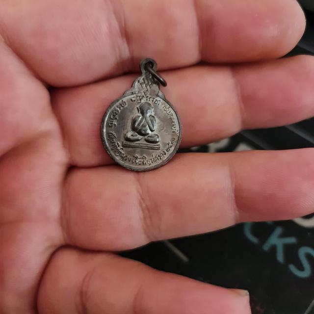 เหรียญหลวงปู่แหวน หลังพระปิดตา พิมพ์เล็ก ออกวัดเจดีย์หลวง จังหวัดเชียงใหม่ สร้างปี 2520 รูปที่ 4