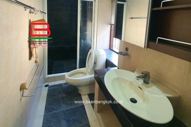 บ้านเดี่ยว 2 ชั้น หมู่บ้าน มิตรอนันต์ เนื้อที่ 102 ตรว. ซอยรามอินทรา 34 ถนนรามอินทรา แขวงจรเข้บัว เขตบางกะปิ กรุงเทพมหานคร 12