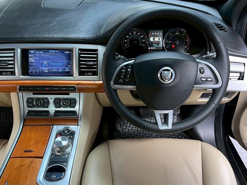Jaguar XF 2.2 Sedan 6