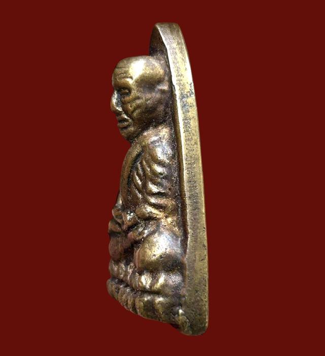หลวงปู่ทวดหลังเตารีดเนื้อโลหะผสมวรรณะเหลือง 16