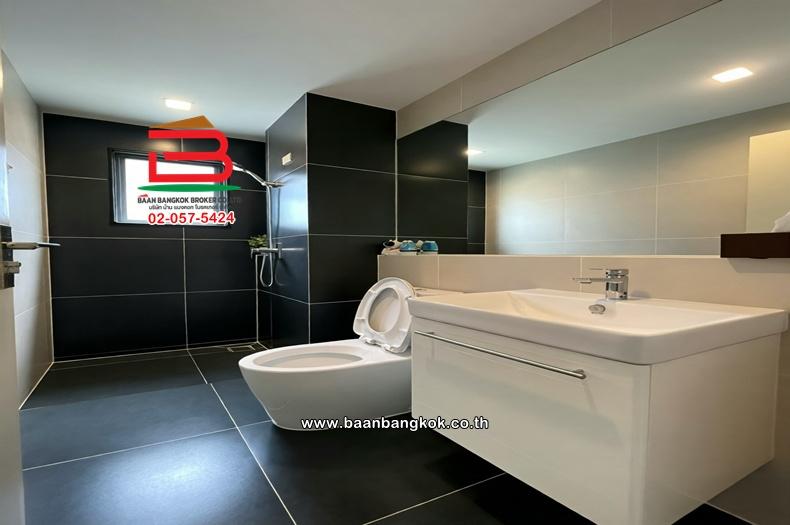 บ้านเดี่ยว 2 ชั้น เนื้อที่ 60.3 ตร.ว. โครงการ เวนิว ไอดี รังสิต-ปทุมธานี (ซอย 8) ใกล้มหาวิทยาลัยปทุมธานี ตำบลบ้านกระแชง อำเภอเมืองปทุมธานี ปทุมธานี 11