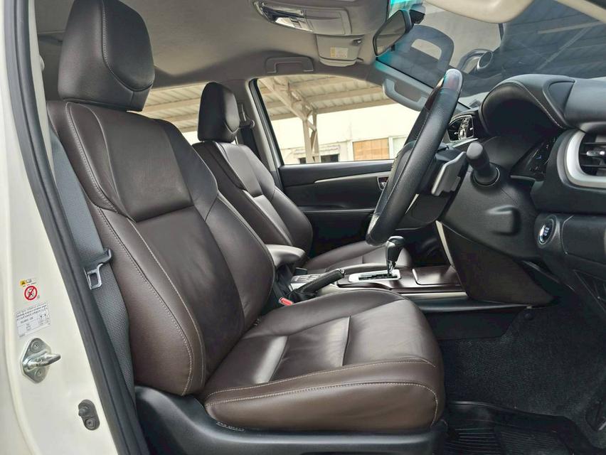 Toyota Fortuner 2.4V 2wd ปี 2019   10