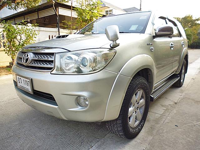 2010 TOYOTA FORTUNER 3.0V เครื่องVGS TURBO ออโต้ ดีเซล รถบ้านสวยจัดน๊อตไม่ขยับ เจ้าของขายเอง ซื้อสดไม่มีVAT  1