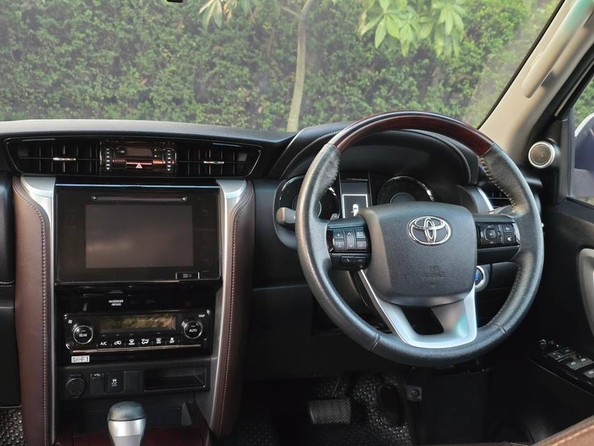 Toyota Fortuner 2.4 V 2WD ปี2015 จด2016 11