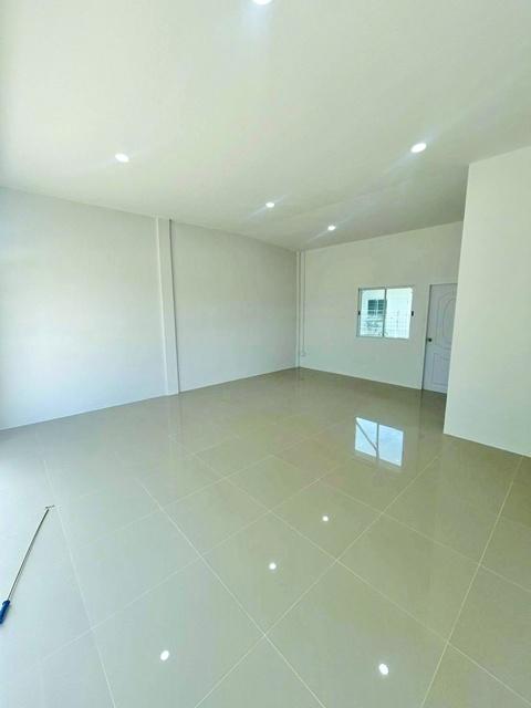 ให้เช่าตึกแถว 1 ชั้น 50 ตร.ม.13 ตร.วา.อาชีวศึกษา ฉะเชิงเทรา 860 ม.ติดถนน เหมาะทำออฟฟิศ 1 นอน 1 น้ำ แหล่งศูนย์ราชการ ใจกล 2