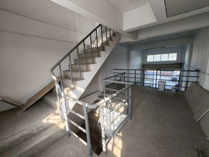 ให้เช่าหรือขาย อาคารพาณิชย์ 4 ชั้น 2 คูหา  คูหาละ 20 ตร.ว. ติดถนนเศรษฐกิจ 1 ตำบลนาดี เมืองสมุทรสาคร  6