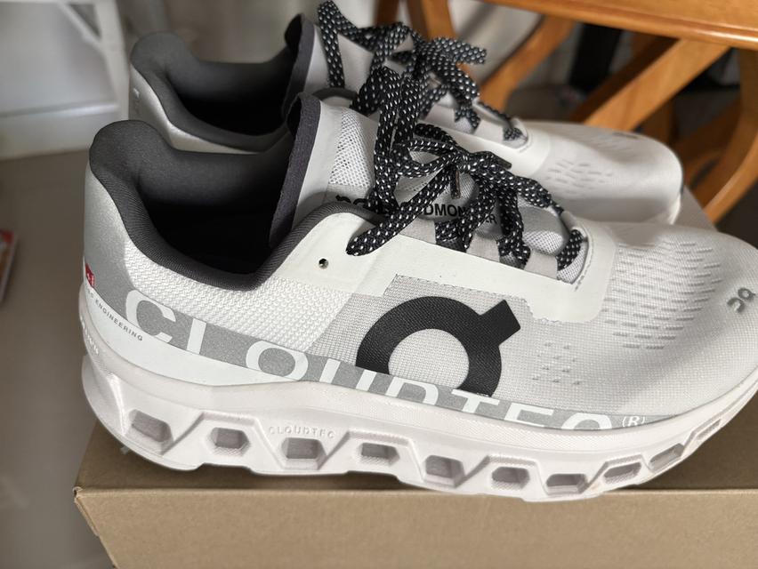 รองเท้าสนีกเกอร์ Sneakers ยี่ห้อ on cloud