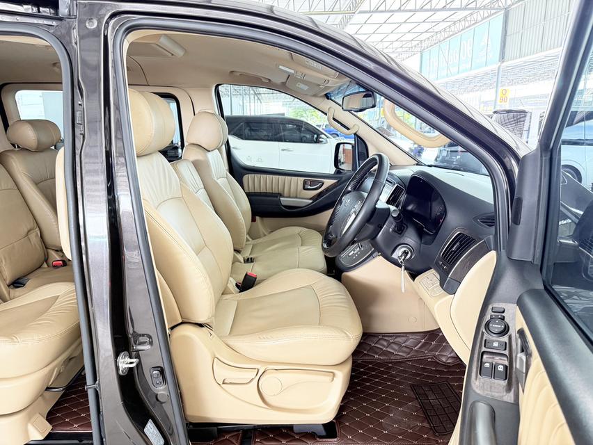 Hyundai H-1 2.5 Deluxe (ปี 2018) Wagon AT 8