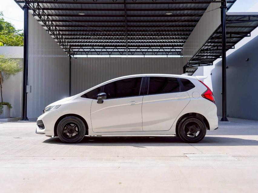 Honda jazz 1.5 RS ปีจด 2018 8