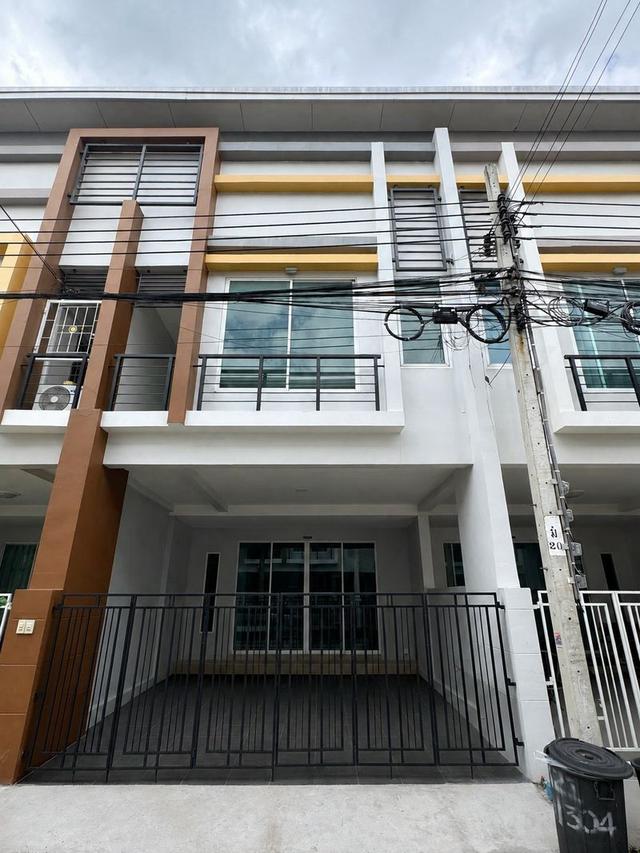 🏡 ทาวน์โฮมรีโนเวทใหม่ทั้งหลัง ราคาต่ำกว่าประเมิน หมู่บ้านมี รปภ. 24 ชม. | คลองสามวา ถ.หทัยราษฎร์ 2