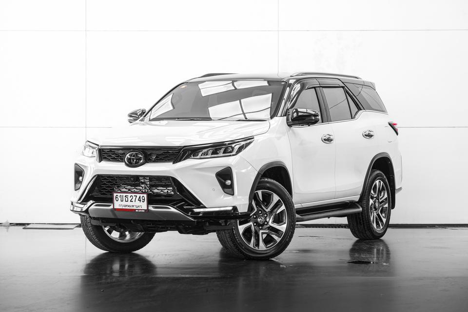 2020 TOYOTA FORTUNER 2.8 LEGENDER BLACK TOP 2WD SUV สีขาว-ดำ เลขไมล์ 80168 กม.