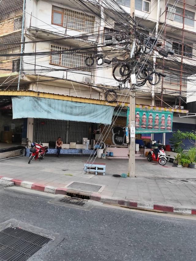 Sale and Rent Shophouse 4.5 storey no car park main road closed BTS Yellow Line ขายและให้เช่าตึกแถว แยกอุดมสุข 9
