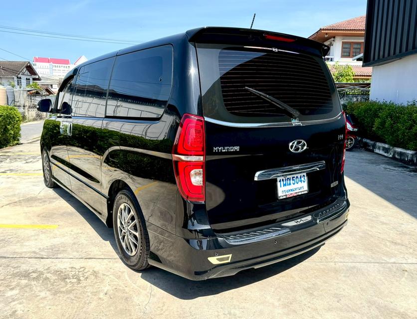 HYUNDAI H-1 2.5 Elite ปี2018 รถบ้านมือเดียวป้ายแดง ยางใหม่ปี 25สีเดิมป้ายแดงทั้งคัน น็อตหน้าหลังไม่เคยขยับ 5