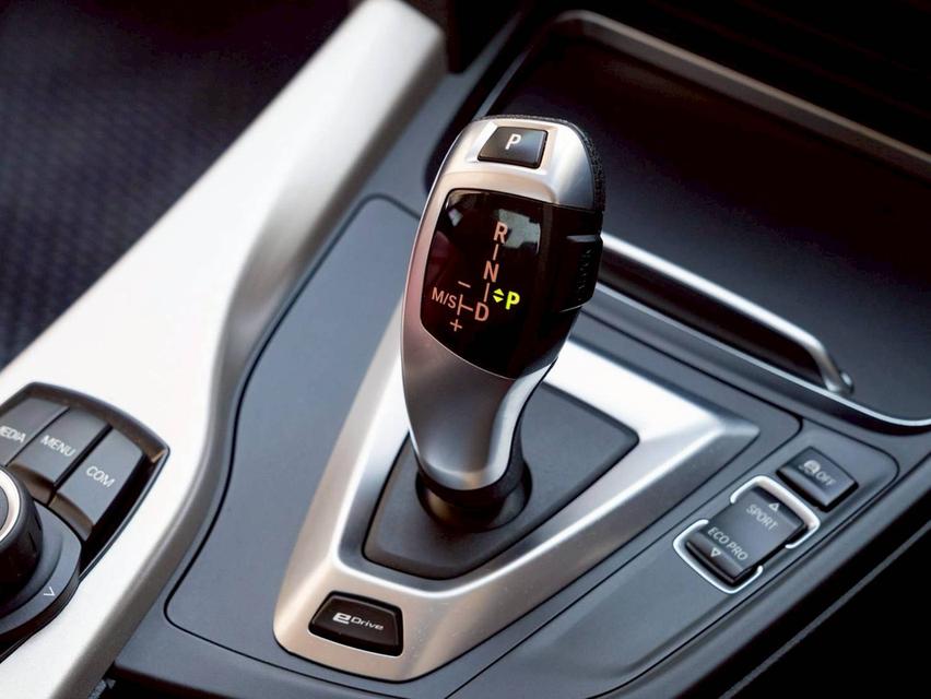 BMW 330e 2.0 Sport ปีจด 18 รูปที่ 17