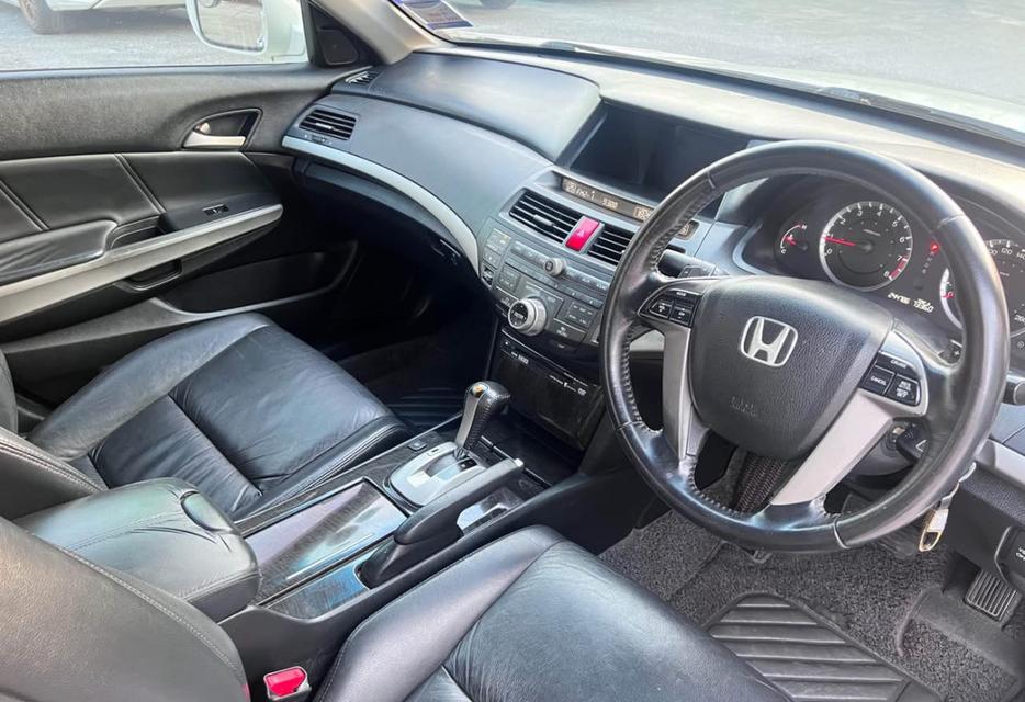 Honda Accord ปี 2010 สีขาว 6