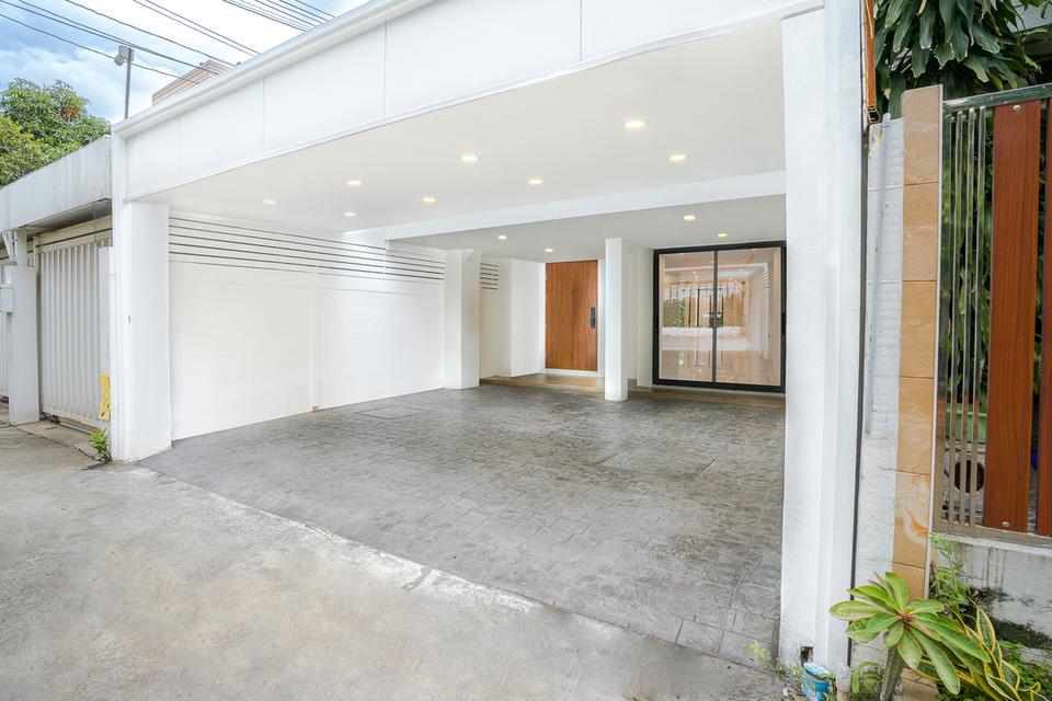 ด่วนลดราคาลงแล้ว ทาวน์เฮาส์ 2 ชั้น เอกมัย 12 (ปรีดี 31) 2