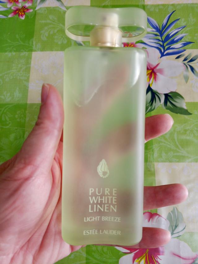 น้ำหอมแท้ราคาคุยกันได้ Estée Lauder Pure white linen light breeze edp 95ml ฝาแตกนิดนึงครับ