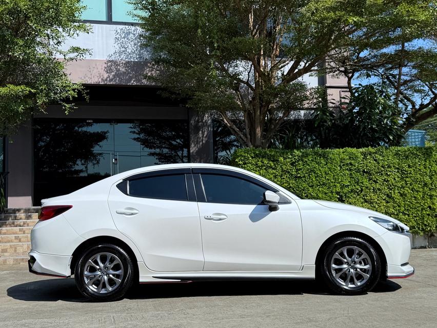 2022 MAZDA 2 1.3 C รถมือเดียวออกป้ายแดง สภาพเหมือนรถใหม่ รถวิ่งน้อย เข้าศูนย์ทุกระยะ ไม่เคยมีอุบัติเหตุครับ 2