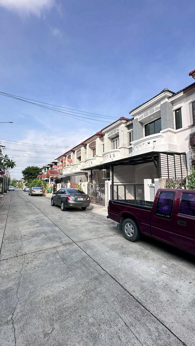 หมู่บ้านบุศรินทร์ บางบัวทอง ใกล้แยกบางพลู ทาวน์เฮ้าส์ 2 ชั้น ตกแต่งใหม่พร้อมอยู่ เส้นตลาดบางบัวทอง-แยกบางพลู 3